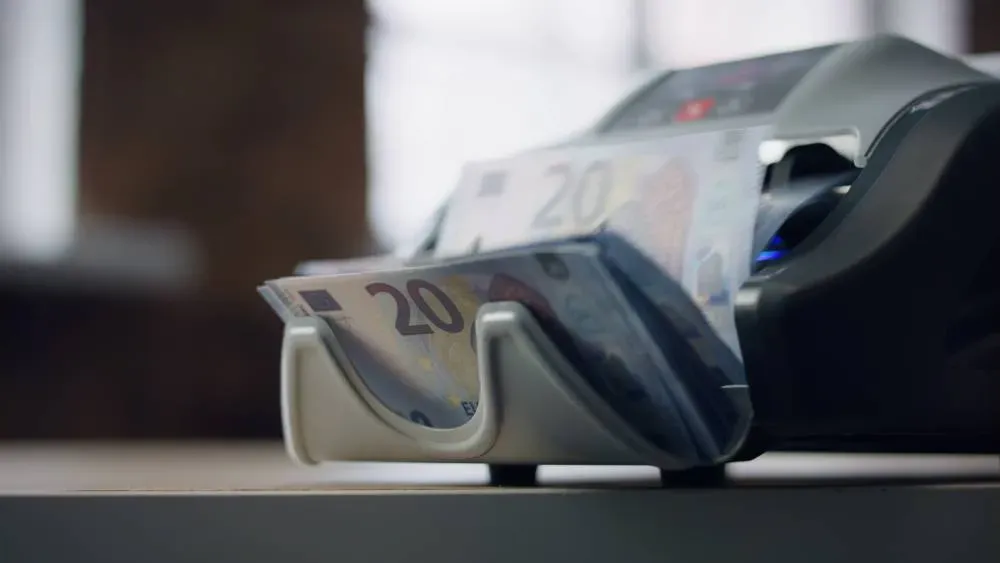 Vinde valută la cel mai bun curs valutar din rețeaua noastră